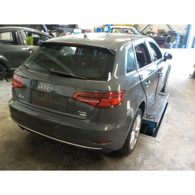 Commutateur Audi A3 Sportback (8VA/8VF) (2014 - 2020) Hatchback 5-drs 1.4 TFSI ACT Ultra 16V (CZEA(Euro 6))