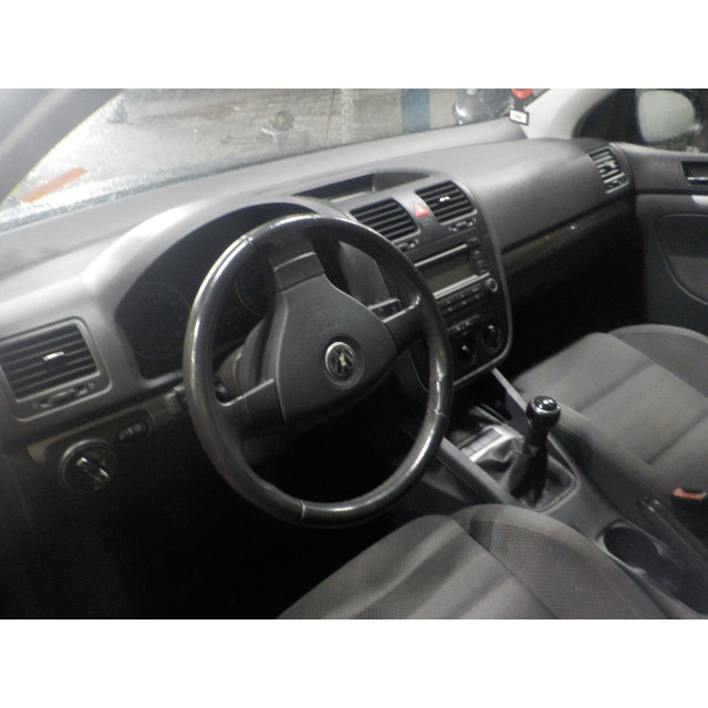 Feu arrière de porte de coffre - droit Volkswagen Golf V (1K1) (2003 - 2008) Hatchback 1.6 FSI 16V (BAG)