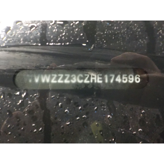 Interrupteur de feux de détresse Volkswagen Passat Variant (3G5) (2014 - présent) Combi 1.6 TDI 16V (DCXA)