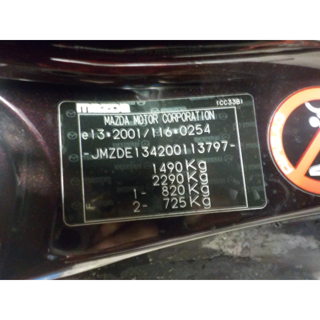 Ceinture de sécurité avant droite Mazda 2 (DE) (2008 - 2015) Hatchback 1.4 CDVi 16V (Y404)