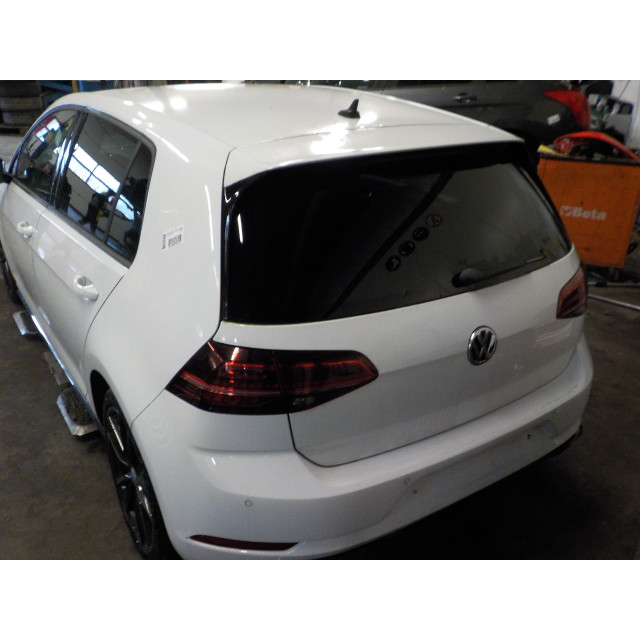 Support de pare-chocs arrière gauche Volkswagen Golf VII (AUA) (2016 - 2020) Hatchback 1.0 TSI 12V (CHZC(Euro 6))