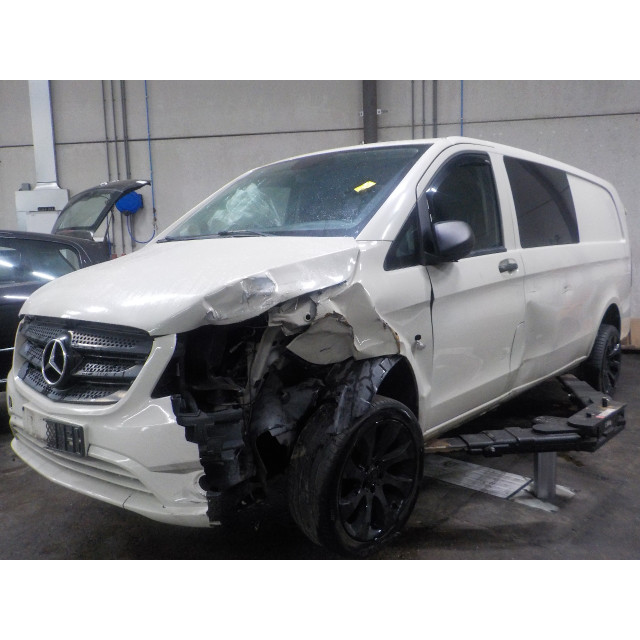 Feu antibrouillard droite Mercedes-Benz Vito (447.6) (2014 - présent) Van 1.6 111 CDI 16V (OM622.951(R9M-503))