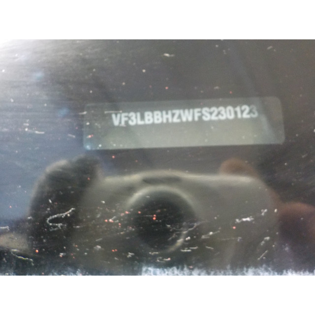 Panneau de commande multimédia Peugeot 308 (L3/L8/LB/LH/LP) (2013 - 2021) Hatchback 5-drs 1.6 BlueHDi 120 (DV6FC(BHZ))