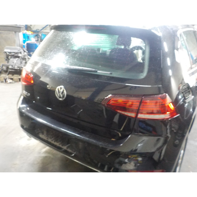 Feu arrière de porte de coffre - gauche Volkswagen Golf VII (AUA) (2015 - 2020) Hatchback 1.0 TSI 12V BlueMotion (DKRF)