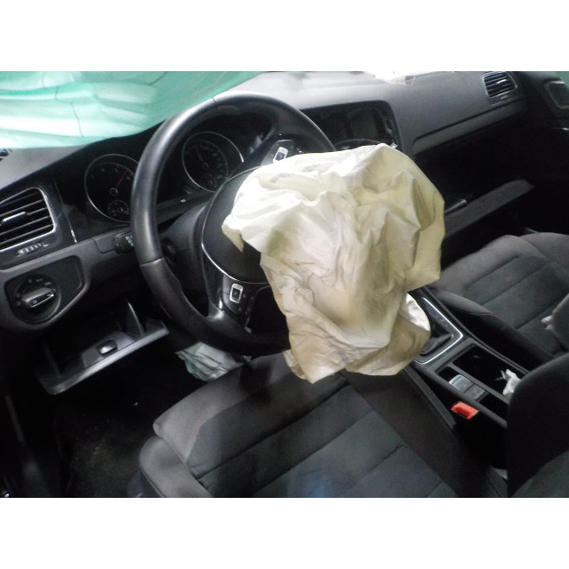 Feu arrière de porte de coffre - gauche Volkswagen Golf VII (AUA) (2015 - 2020) Hatchback 1.0 TSI 12V BlueMotion (DKRF)